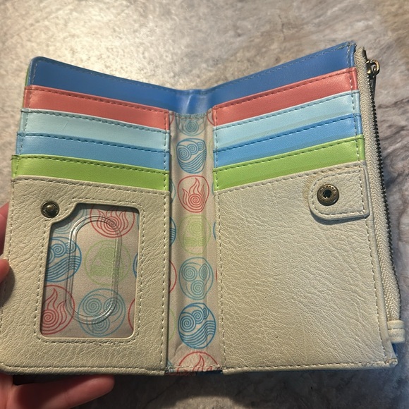 Loungefly Avatar Wallet - Picture 2 of 4